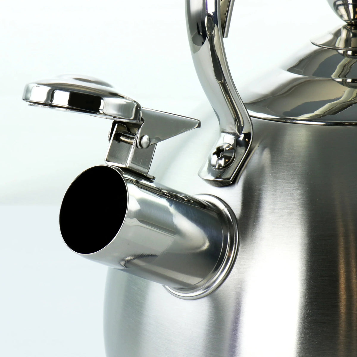 2.8 Liter Stovetop Whistling Kettle V137593